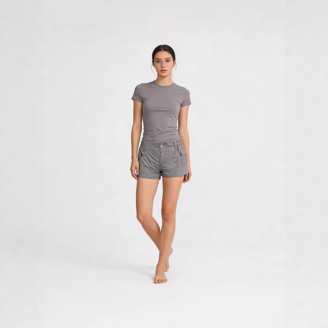 Women's cargo shorts with functional side pockets and elastic waistband Lisslune