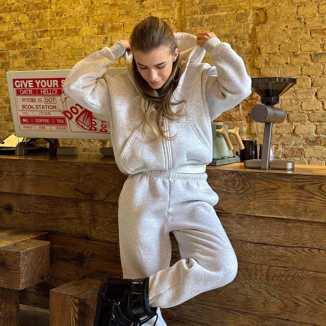 Ladies sporty crop set with hoodie and elastic pants Lisslune