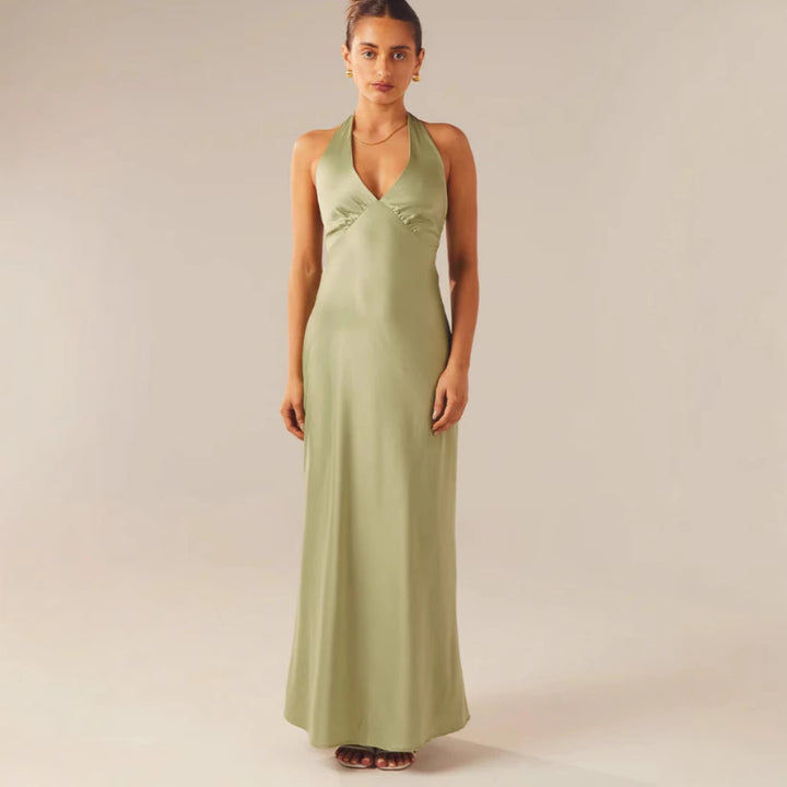 Women Elegant Sleeveless Wedding Dress with Waistband and Flowing Fabric