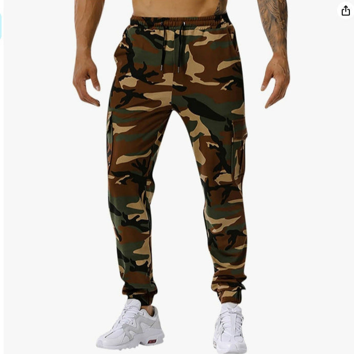 Men's cargo pants with practical side pockets in camouflage design Skorter