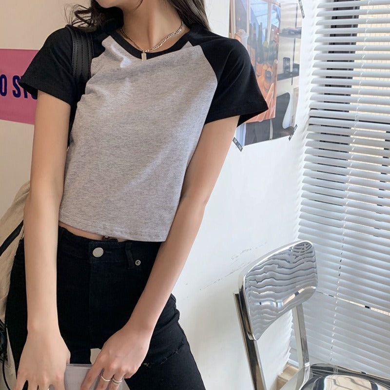 Women's crop top with contrasting sleeves and comfortable cotton blend
