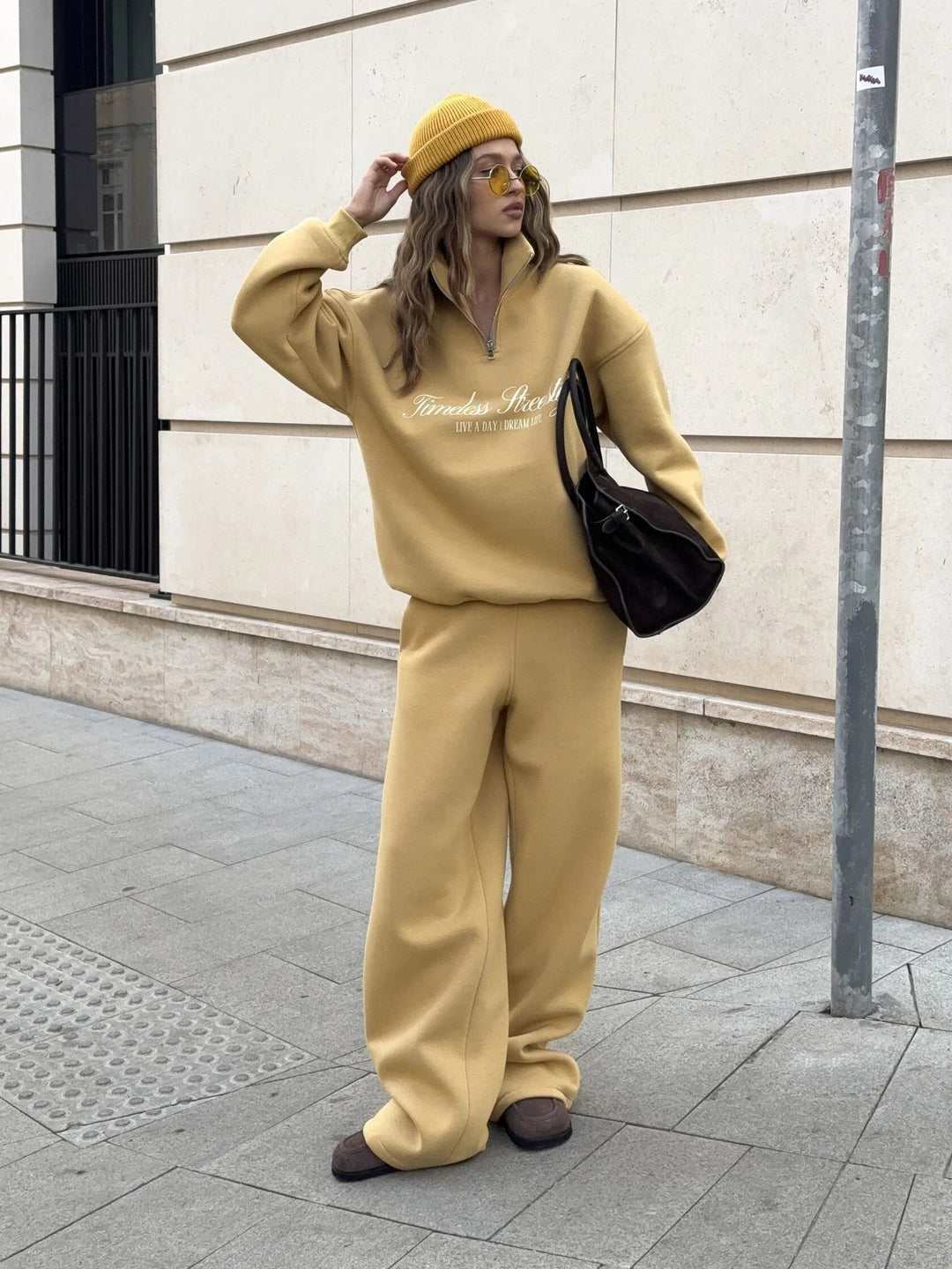 Women's sporty hoodie with stand-up collar and zipper Lisslune