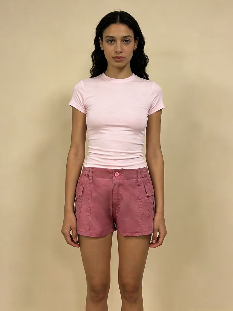 Women's cargo shorts with functional side pockets and elastic waistband Lisslune