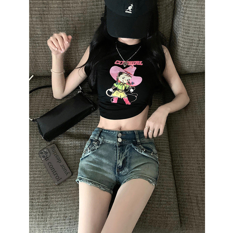 Women’s casual denim shorts with contrasting details and fashionable cut