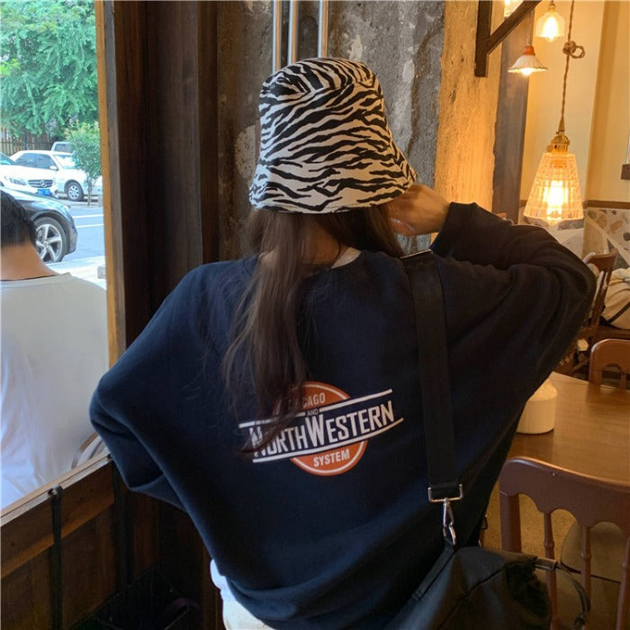 Women's casual oversized sweater with stylish logo and pleasantly soft interior lining Lisslune
