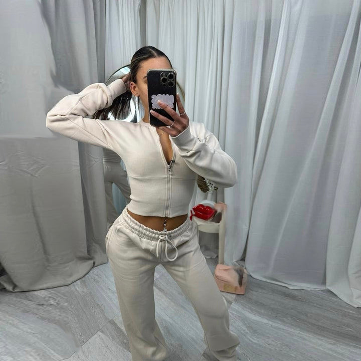 Ladies sporty two-piece set with cropped zip pullover and comfortable joggers Lisslune
