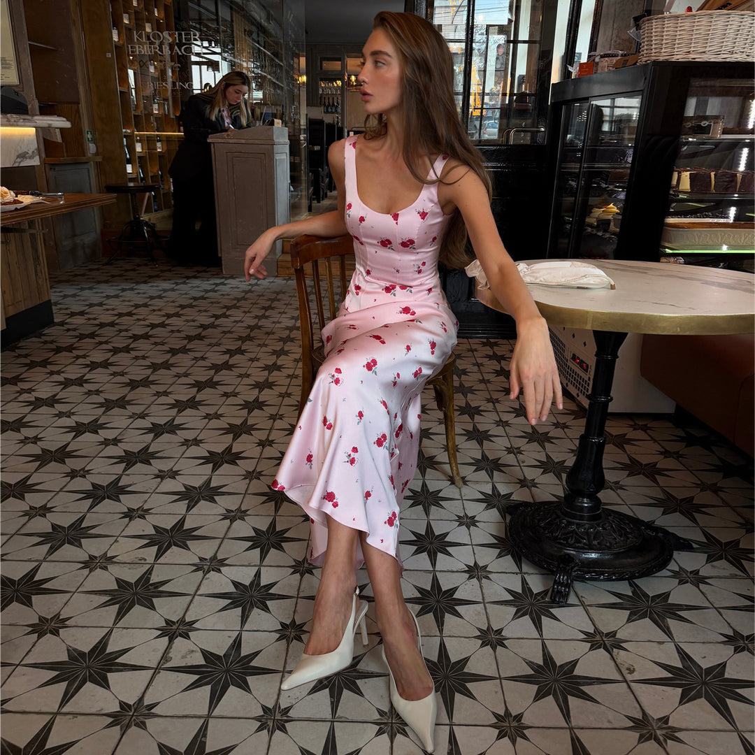 Women's Elegant Maxi Dress with Delicate Floral Prints and Fitted Cut
