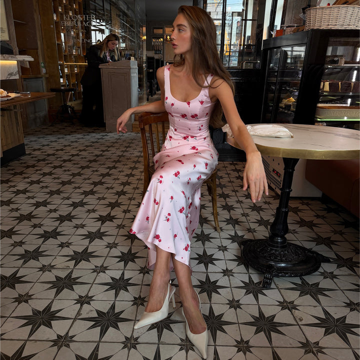 Women's Elegant Maxi Dress with Delicate Floral Prints and Fitted Cut