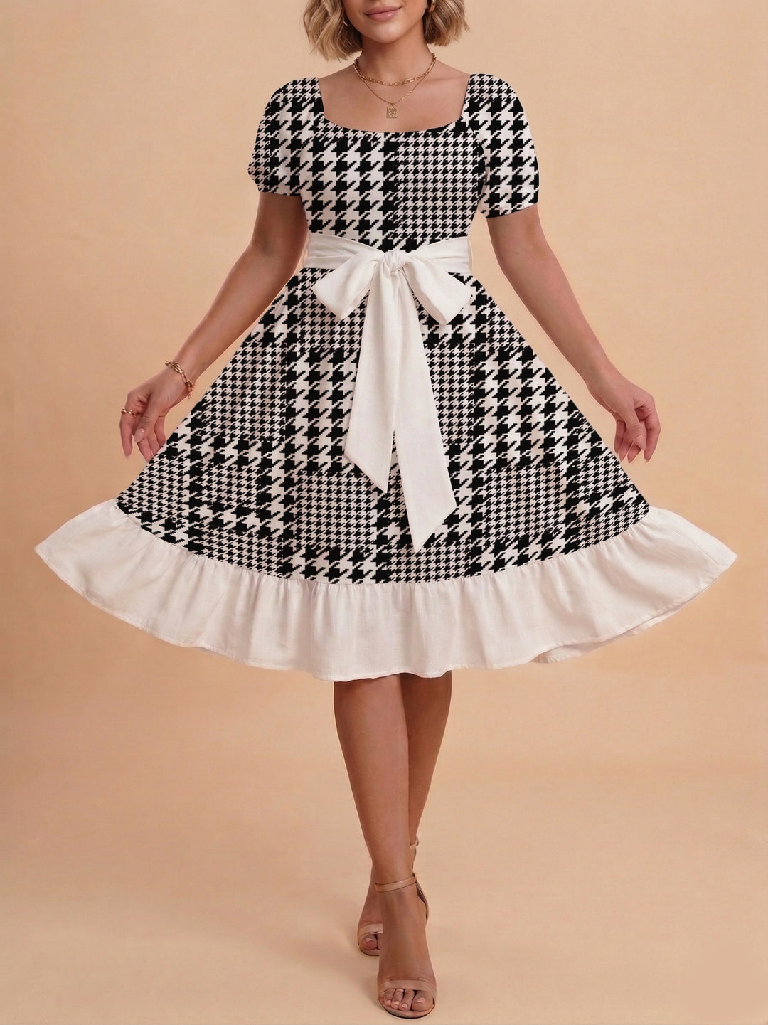 Women's dress with tailored fit and playful floral pattern Lisslune