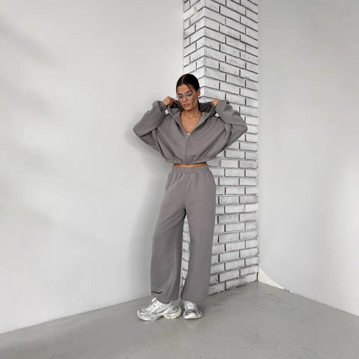 Women's sporty loungewear set with wide pants and hoodie Lisslune