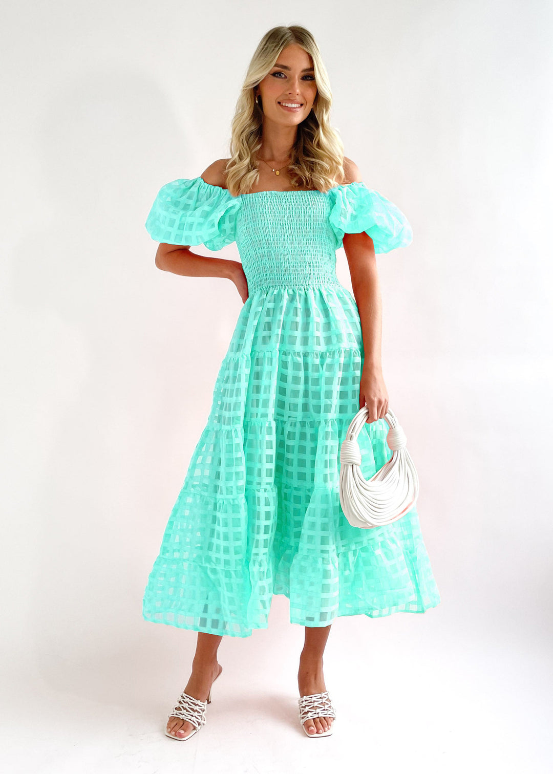 Ladies Airy Maxi Dress with Flowing Skirt and Voluminous Puff Sleeves