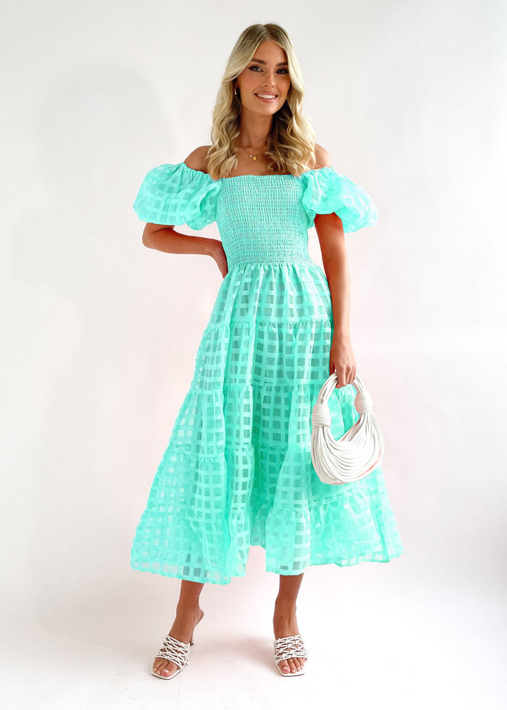 Ladies Airy Maxi Dress with Flowing Skirt and Voluminous Puff Sleeves