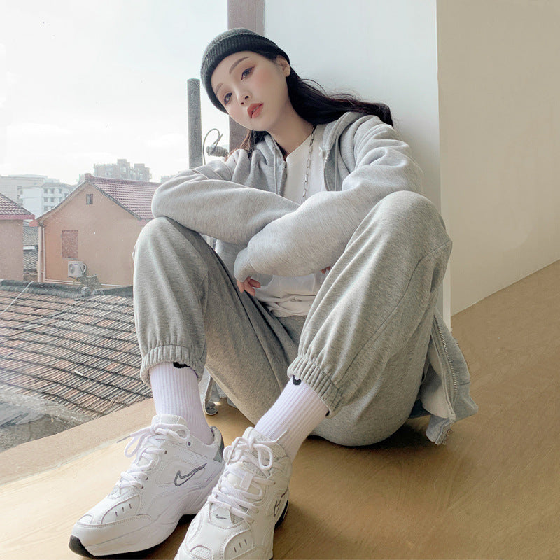Ladies comfortable sports pants with elastic waistband and modern details Lisslune