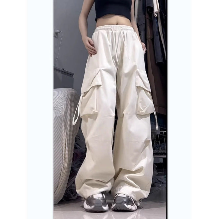 Women’s cargo pants in urban style with a loose fit and practical side pockets