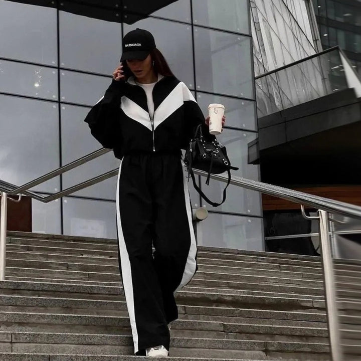 Women’s sporty fleece set with high collar and side stripes Lisslune