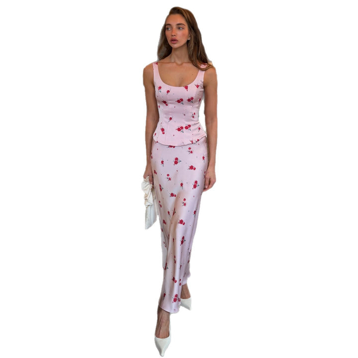 Women's Elegant Maxi Dress with Delicate Floral Prints and Fitted Cut