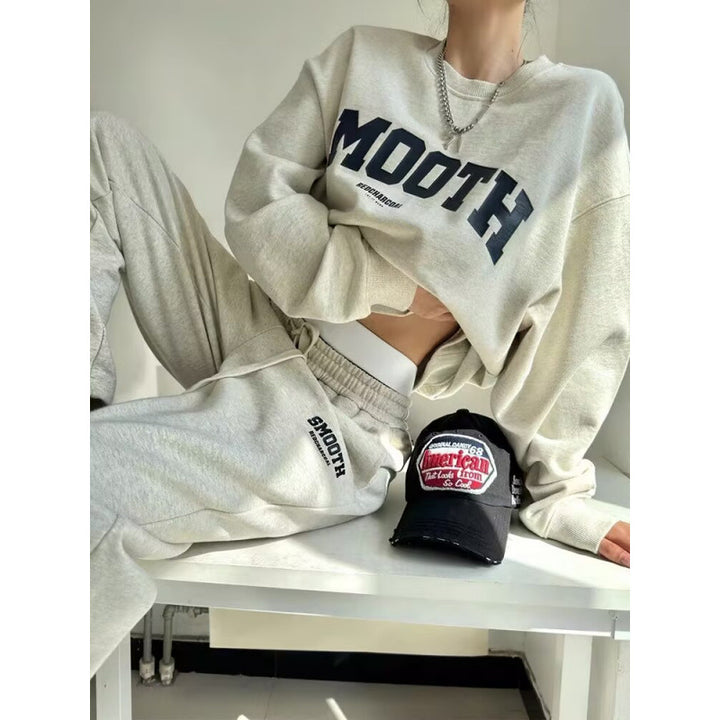 Women's set with cropped sweatshirt and comfortable jogging pants Lisslune