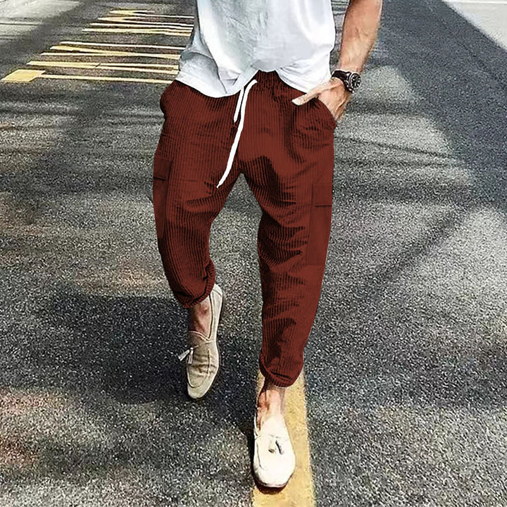 Men's cargo joggers with practical side pockets and a comfortable fit Lisslune