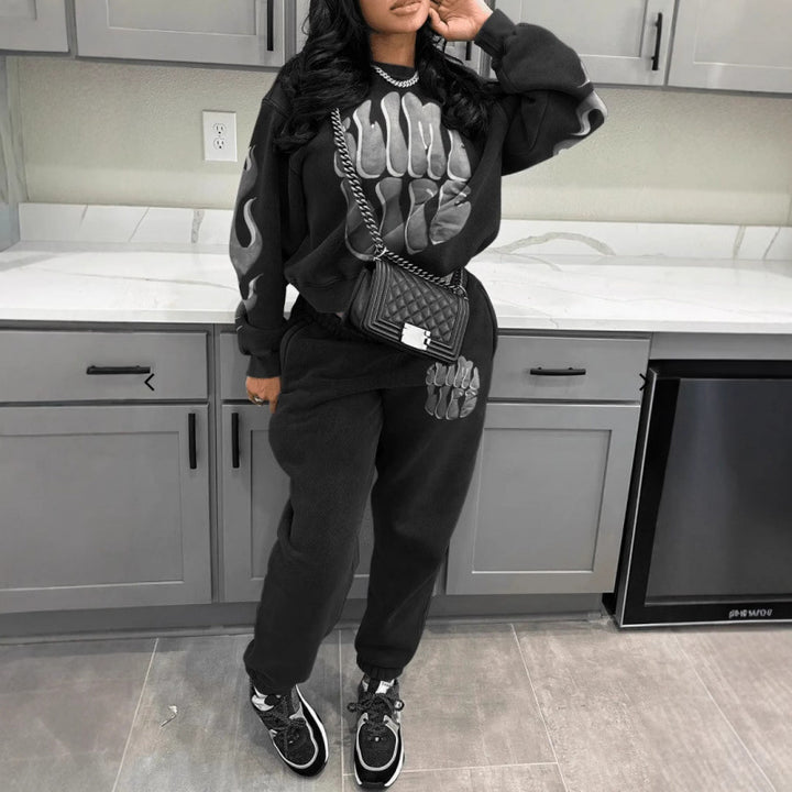 Women's tracksuit with trendy graphic design and sporty fit Lisslune