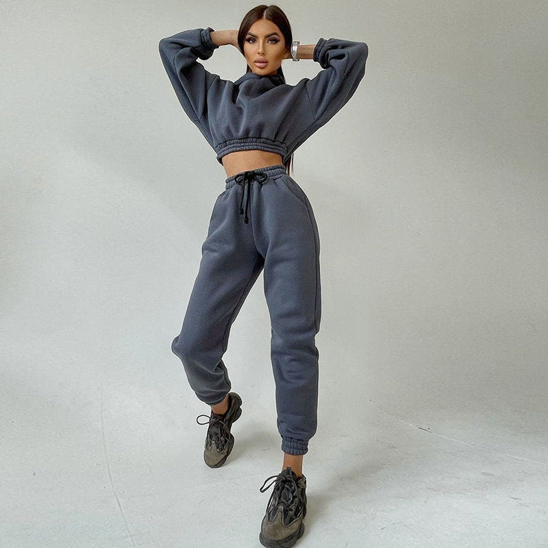 Women's sporty cropped sweat set with elastic waistband and practical pockets Lisslune
