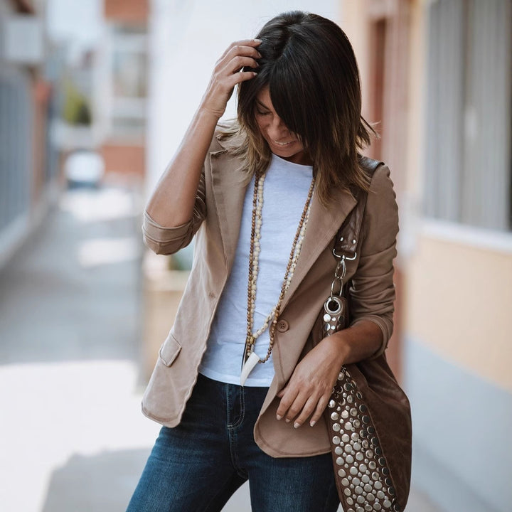 Women Elegant Blazer with Structured Details and Slim-Fit Cut Lune London