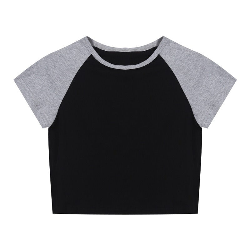 Women's crop top with contrasting sleeves and comfortable cotton blend