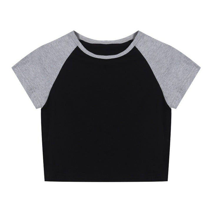 Women's crop top with contrasting sleeves and comfortable cotton blend