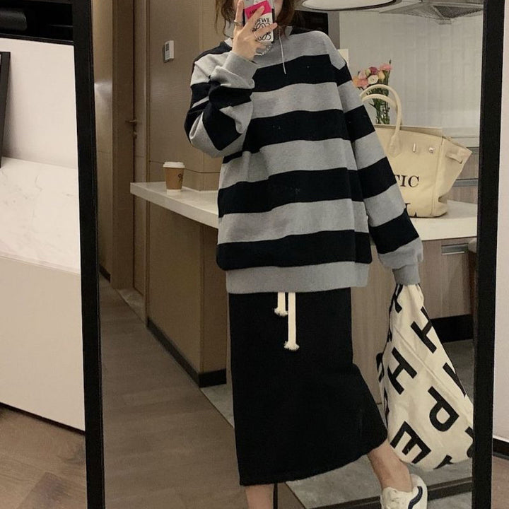 Women's casual knit sweater with wide stripes and cozy oversized fit