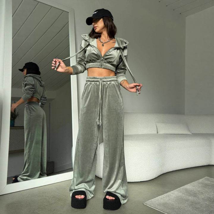 The women's sporty velour crop top and maxi pants set Lisslune