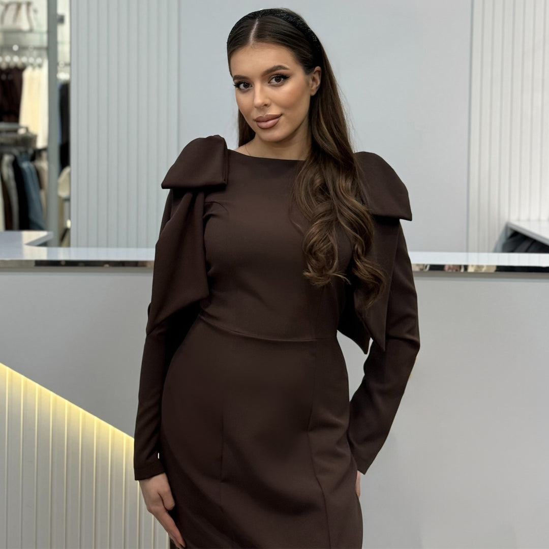 Ladies' maxi dress with elegant puff sleeves and side slit