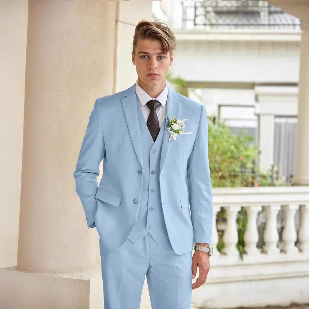 Men's elegant three-piece suit made of fine material and modern cut Lisslune