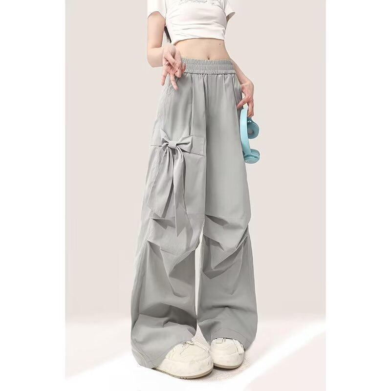 Women's cargo pants with a wide cut and practical side pockets