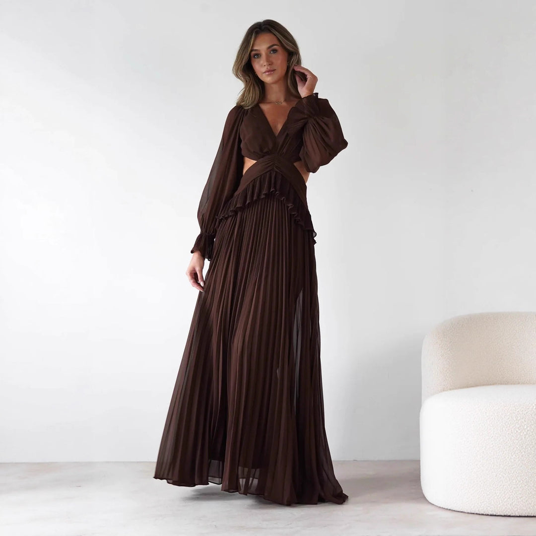 Women’s maxi dress with a wide cut and ruffle details