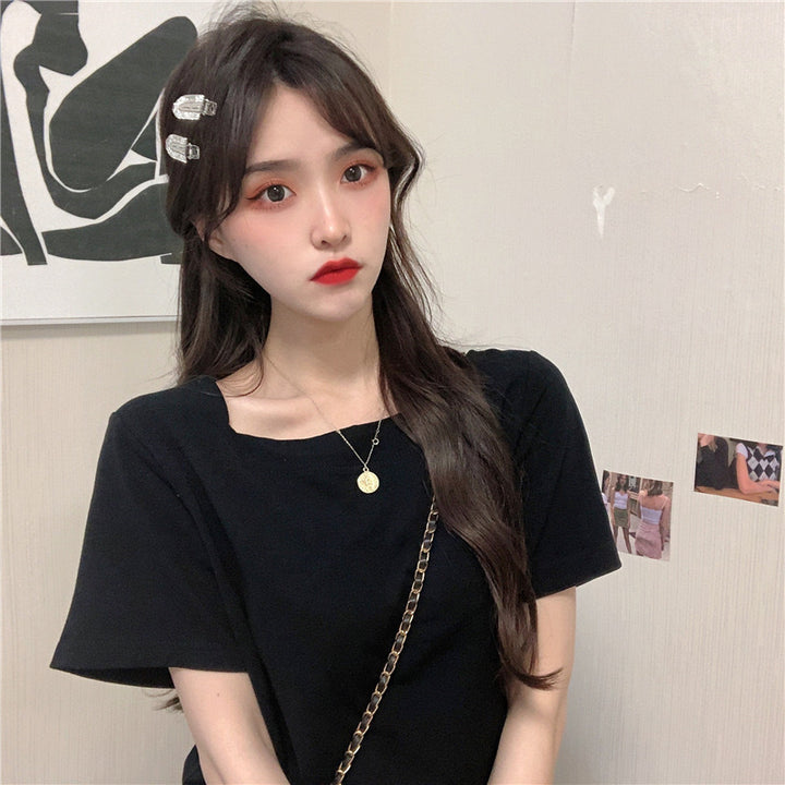 Women's Basic T-Shirt with a loose fit and high-quality cotton material