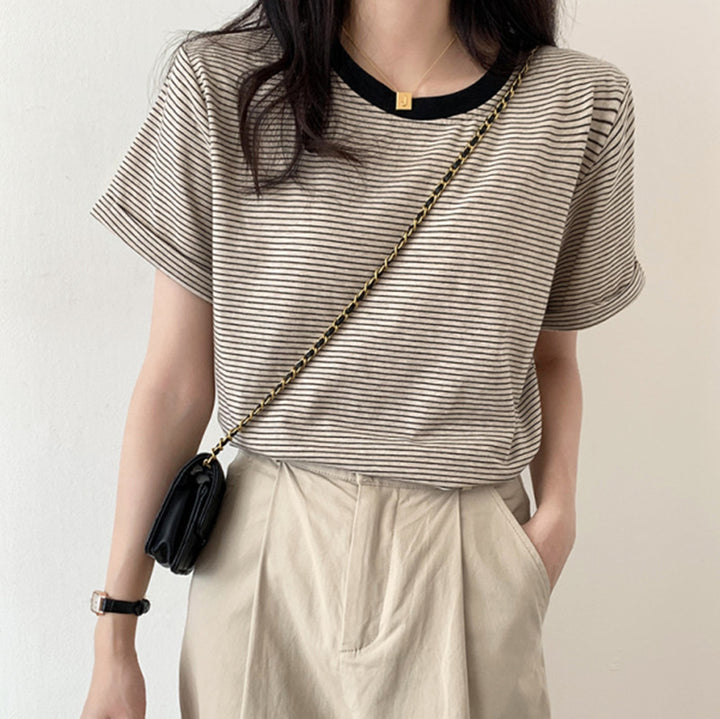 Women's striped T-shirt with contrasting round neckline and comfortable fit