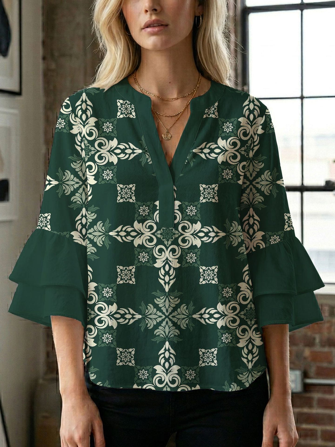 Ladies blouse with beautiful floral design Lisslune