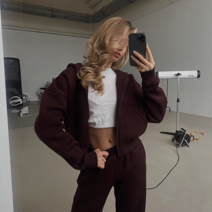 Women's sporty crop set with hoodie and elastic pants Lisslune
