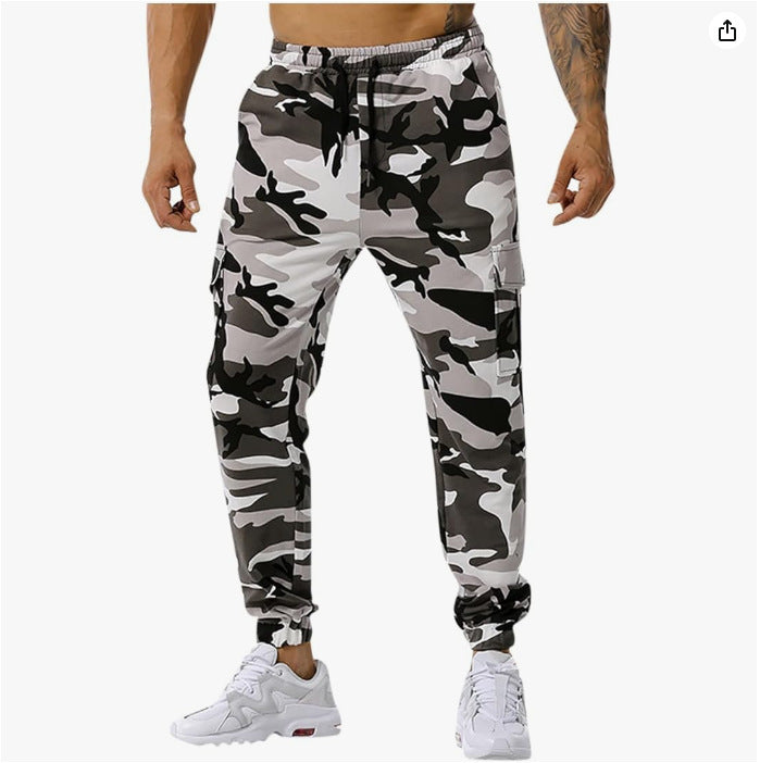 Men's cargo pants with practical side pockets in camouflage design Skorter