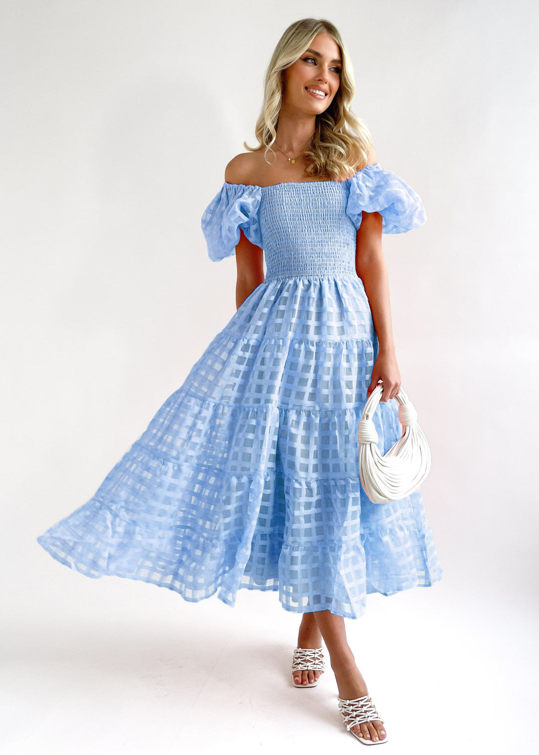 Ladies Airy Maxi Dress with Flowing Skirt and Voluminous Puff Sleeves