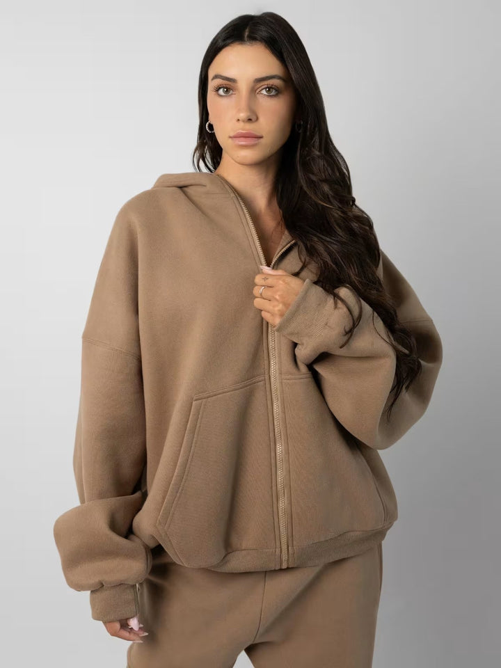 Ladies sporty fleece suit with high collar and practical pockets Lisslune