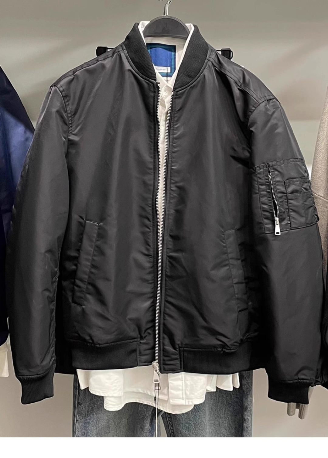 Men's casual bomber jacket with practical pockets and high-closing zipper Lisslune