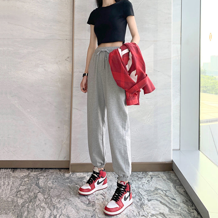 Ladies comfortable sports pants with elastic waistband and modern details Lisslune