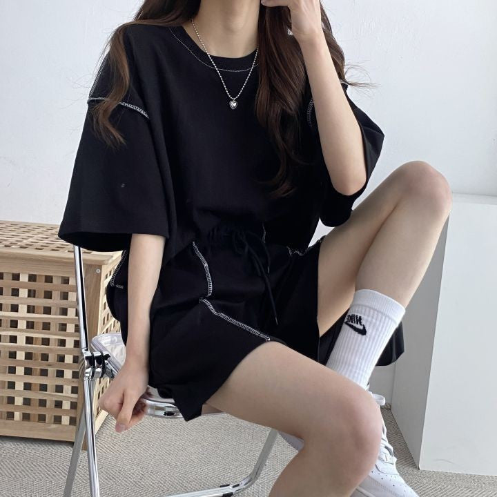 Ladies leisure suit with casual cut and elastic waistband