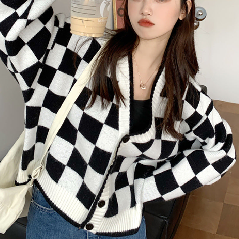 Women's chunky knit cardigan with check pattern and comfortable button details