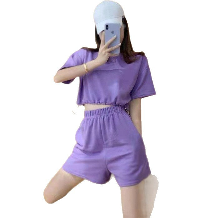 Women's leisure suit with a comfortable round neck and elastic waistband