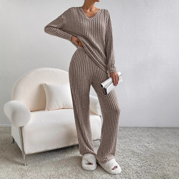 Women Comfortable Fine Knit Set with V-Neck and Long Sleeves Lisslune