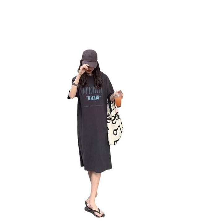 Women's casual dress with graphic print and relaxed fit