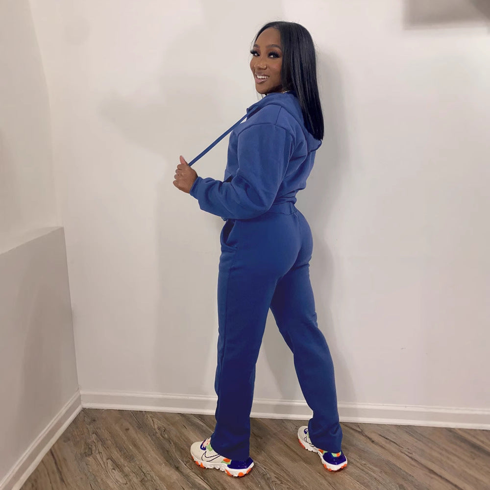 Women's leisure suit with modern zip-up design and flexible fit Lisslune