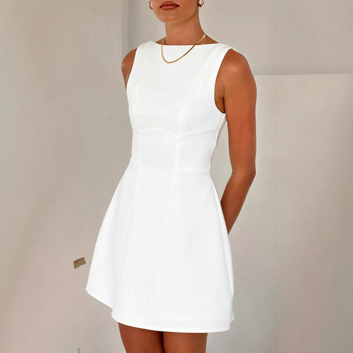 Women's Elegant Short-Sleeved Dress with Figure-Hugging Silhouette and Flared Skirt Lune London