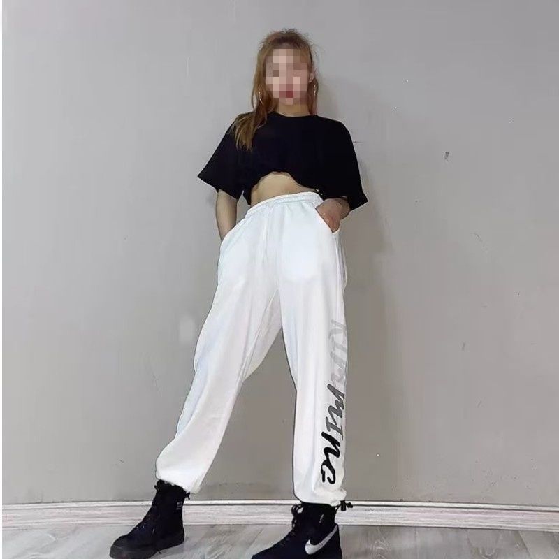 Women's loose sport jogging pants with elastic waistband and modern lettering Lisslune